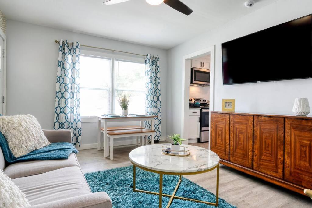 2Br 1Ba Duplex House King Beds Great For Small Groups Close To All Uptown Charlotte Attractions Εξωτερικό φωτογραφία
