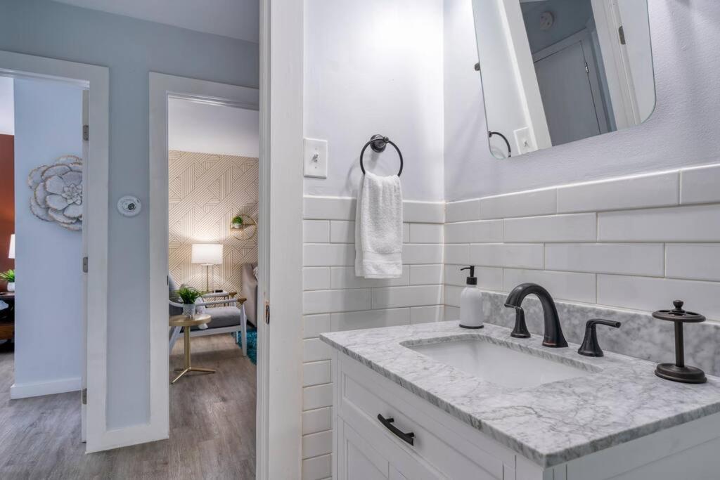 2Br 1Ba Duplex House King Beds Great For Small Groups Close To All Uptown Charlotte Attractions Εξωτερικό φωτογραφία