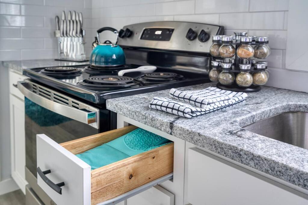 2Br 1Ba Duplex House King Beds Great For Small Groups Close To All Uptown Charlotte Attractions Εξωτερικό φωτογραφία