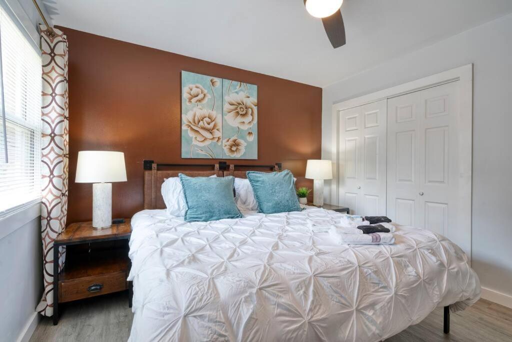 2Br 1Ba Duplex House King Beds Great For Small Groups Close To All Uptown Charlotte Attractions Εξωτερικό φωτογραφία