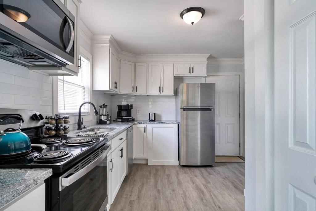 2Br 1Ba Duplex House King Beds Great For Small Groups Close To All Uptown Charlotte Attractions Εξωτερικό φωτογραφία